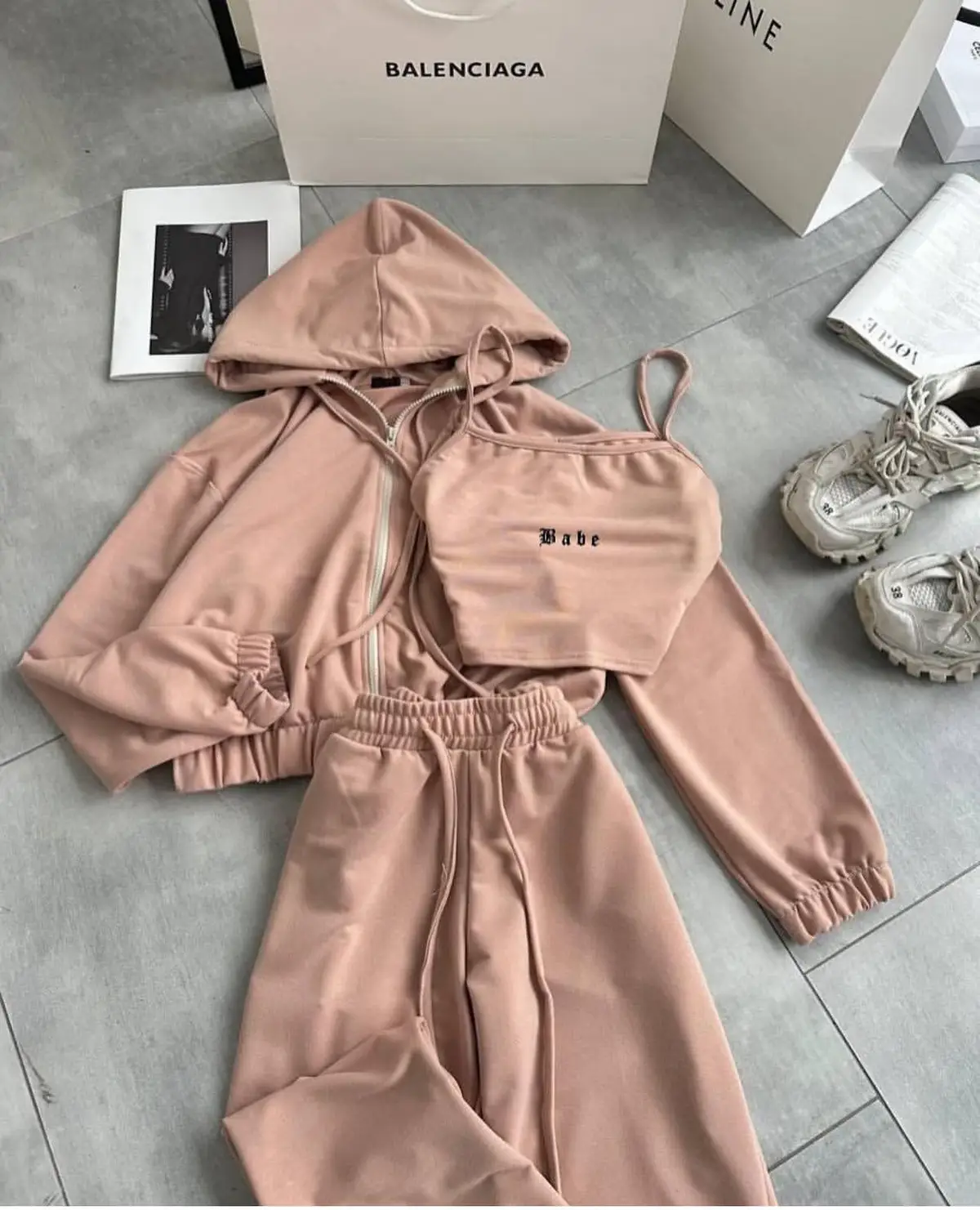ورق بزنییید😍 ست سه تیکه فقط ۷۹۹/۰۰۰😍 فری سایز ۳۶-۴۶ تاپ + شلوار + سویشرت قیمت ست کامل ۷۹۹/۰۰۰😍 کد 20 #لباس_ورزشی #تنک_تاب #ورزشی #لباس #تیشرت_حلقه_ای 