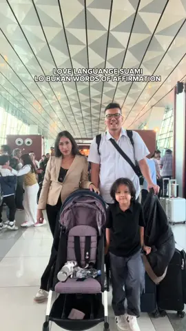 Gak butuh cowo romantis, butuhnya stempel passport