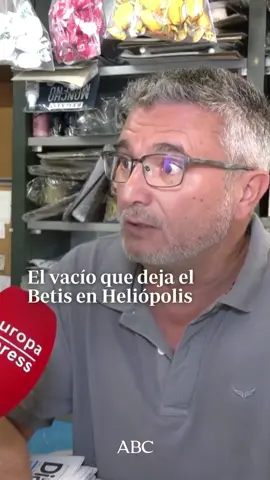 🥺 El vacío que deja el Betis en Heliópolis: «Dos días de partido pagan las facturas del mes» 👉 Bares y negocios se enfrentan a las pérdidas económicas que va a suponer la ausencia de los béticos. Los vecinos destacan los problemas de tráfico que causan los partidos, aunque reconocen que «da vida al barrio». Conoce todos los detalles en ABC de Sevilla 📌 #betis #heliopolis
