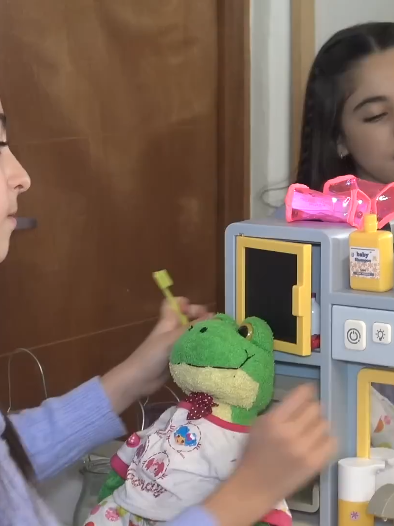 [LARA CAMPOS] 24 HORAS JUGANDO A LA CASITA