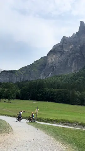 ⛰️ Marcher 3h pour atteindre le bout du monde… 😍#leboutdumonde #hautesavoie #sixtferacheval #randonnee 