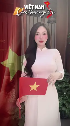 Tay phải chào Tổ Quốc , tay trái nắm tay anh 🇻🇳