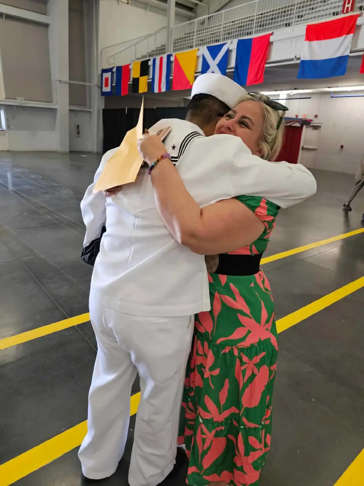 Que lindo es aser tu madre hijo.  Dios Padre Celestial cuidamelo.  Siempre regresalo a casita, sano y en paz.  En el nombre de Jesús,  Amén ♥️#usnavysailor #diostequide 