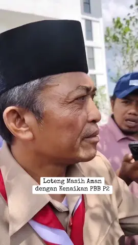 Gelombang kenaikan PBB-P2 di sejumlah daerah utamanya didorong oleh kebutuhan untuk mendongkrak PAD di tengah tuntutan kemandirian fiskal pasca-desentralisasi. Dan PBB-P2 jadi instrumen yang relatif instan dan mudah dioptimalkan karena berbasis pada penyesuaian Nilai Jual Objek Pajak (NJOP) yang kewenangannya memang jadi ranah pemerintah daerah.  Situasi ini, diperparah oleh kerap kalinya transfer pusat terlambat ke daerah. Belum lagi soal berkurangnya Dana Bagi Hasil Sumber Daya Alam, dan stagnasi retribusi yang membuat target pendapatan daerah dalam APBD sulit tercapai. Akibatnya, banyak daerah memilih jalur instan dengan menaikkan tarif atau memperluas basis PBB-P2 ketimbang membangun sumber penerimaan baru yang perlu waktu. Pemda memang memiliki opsi lain yang lebih berkelanjutan untuk menambah pendapatan, tanpa harus langsung menaikkan tarif PBB-P2. Langkah awalnya adalah memperluas basis pajak dengan memperbarui pendataan objek pajak secara digital, menutup kebocoran, dan memastikan semua wajib pajak teridentifikasi. Di luar sektor pajak, daerah dapat mengoptimalkan BUMD untuk sektor potensial seperti air bersih, energi, dan pariwisata lokal. Serta mengelola aset daerah yang selama ini menganggur melalui skema kerja sama pemanfaatan. Hanya saja memang, strategi ini butuh investasi waktu, kapasitas, dan tata kelola yang kuat. Tetapi hasilnya lebih stabil dan tidak menciptakan beban mendadak bagi masyarakat dengan kenaikan PBB-P2. Karena itu tadi, ketika memaksakan kehendak untuk menaikkan PBB-P2 secara drastis, berpotensi menciptakan efek kejut yang memukul daya beli, terutama bagi kelompok rentan dan kelas menengah bawah. Resistensi publik bisa muncul dalam bentuk menunggak pembayaran, protes sosial, gelombang aksi atau bahkan gugatan hukum terhadap penetapan NJOP.  Semoga Lombok Tengah terus Masmirah dan Berbenah. Terimakasih Bapak Bupati telah memilih untuk tidak tergiur mengambil jalan pintas untuk menggenjot PAD dengan menaikkan PBB P2 di tengah kompleks x beban ekonomi masyarakat, terutama di pedesaan. 🙏 #pbb_p2  #pad  #lotengmasmirah  #semuaorang 