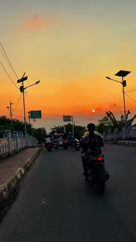 Ambil aja video nya , di izinin tanpa syarat, gausah folow gpp. BKT Jakarta Timur #foryou #jakarta #fyp #senja #mediawb 