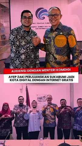 Sukabumi melangkah ke era baru! 💡 Wali Kota Ayep Zaki bersama Wakil Wali Kota Bobby Maulana resmi mengusulkan internet gratis untuk masyarakat langsung di hadapan Menteri Komdigi Meutya Hafid. ✨ Didampingi Desy Ratnasari, perjuangan ini mendapat sambutan positif dari pusat. Insya Allah, Sukabumi akan menjadi kota digital yang makin terkoneksi, maju, dan siap bersaing di tingkat nasional! #SukabumiDigital #InternetGratisUntukRakyat #AyepZakiBawaPerubahan #TransformasiDigitalSukabumi #SukabumiMakinTerkoneksi 
