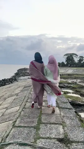 বন্ধুত্ব কোনো রক্তের সম্পর্ক নয় তবুও হৃদয়ে সবচেয়ে গভীর জায়গা জুরে থাকে প্রকৃত বন্ধু মানে নির্ভতার শান্তি, ভরসার জায়গা,সুখ দুঃখের সঙ্গী, গল্পের মানুষ, জীবনের এক অমূল্য উপহার🫂                                   #foryou #foryoupage #viraltiktok #foryoupageofficiall #tiktokbangladesh🇧🇩 