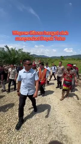 Tiba disambut oleh suku dayak toho #gibran #gibranrakabuming #wapresgibran #dayakkalimantan #dayak 