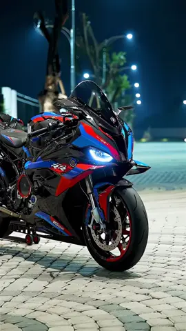 The Black Beauty #MakeLifeARide #bmws1000rr 