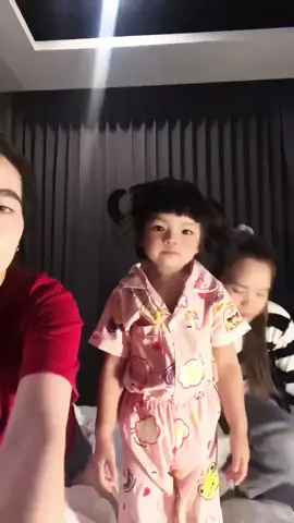 เกือบหลับแต่กลับมาได้🤣🤸#แดนซ์มันๆ #วัยรุ่นพูลวิลล่า #ตรังหวานมาก 