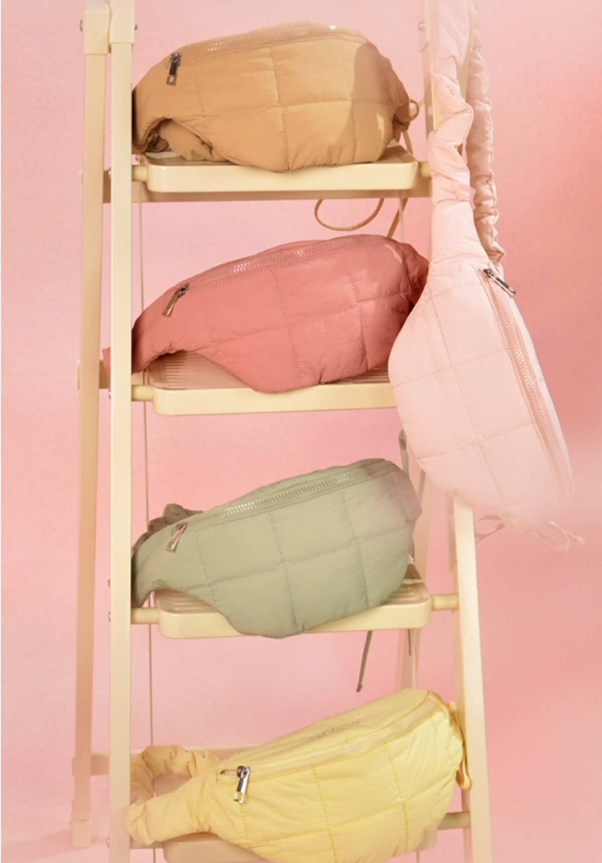 👜🍳กระเป๋าสะพายคาดอกรุ่นใหม่ น้องออมเล็ต  น้องรุ่นนี้มีความนิ่มเป็นพิเศษ จุได้แบบจุกๆ มาพร้อมคุณสมบัติกันน้ำได้ถึง90%