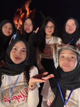 ga kenal tp sokab aja ngajak bikin tiktok brg di depan gerbang😇 lov u guys