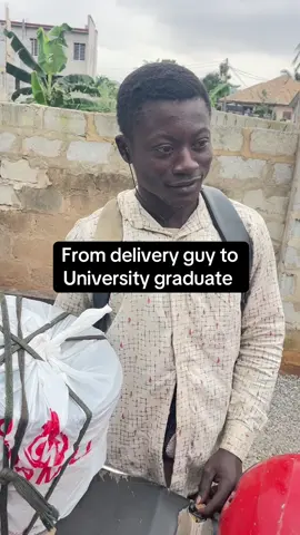From a delivery guy 📦 to university graduate 🧑‍🎓 and still pushing hard to climb 🧗 up. His story is worth hearing and challenging to anyone who wants to give up. Never give up just stay focus. Kindly help him fine a job in His field of study. Thank you and God bless you. #foryou #fyp #fyyyyy #motivation 