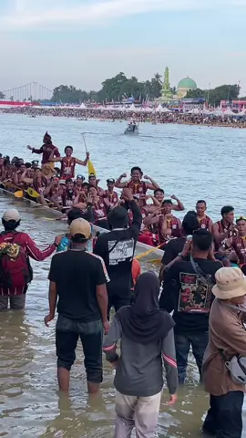 Melajunya bintang emas ke hari final #pacujalur 