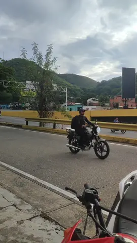 23/08 Valencia en el distribuidor san Blas  #valencia #venezuela🇻🇪 #militarylife #ultimahora 