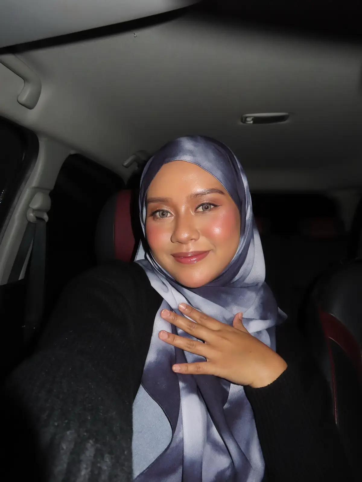 just because my makeup is gorgeous here 🤌🏼✨  #makeup #makupoftheday #motd #hijabi #shawl #fyp #foryou #foryoupage 