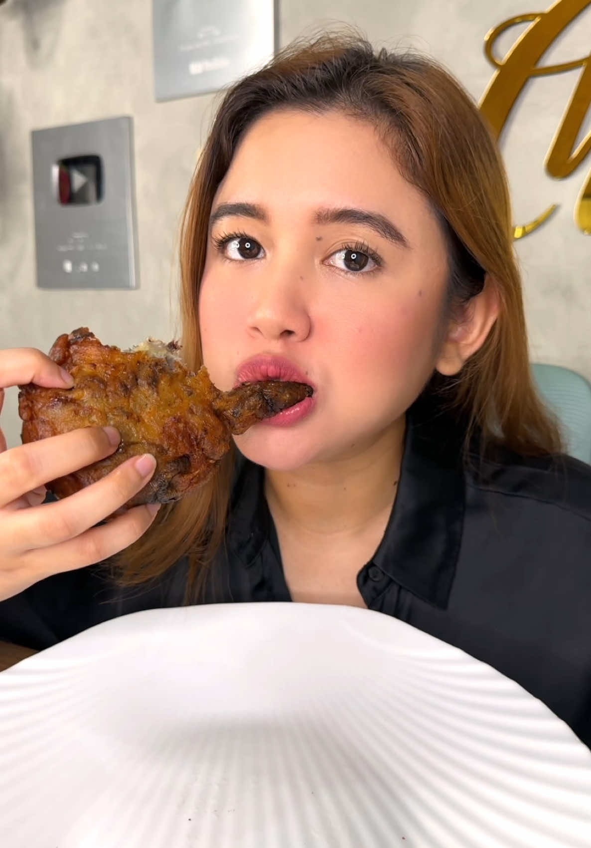 Menurut kalian apa yang akan terjadi di hari senin…. #shelyche #mukbang #pisanggoreng #pinkanmambo 