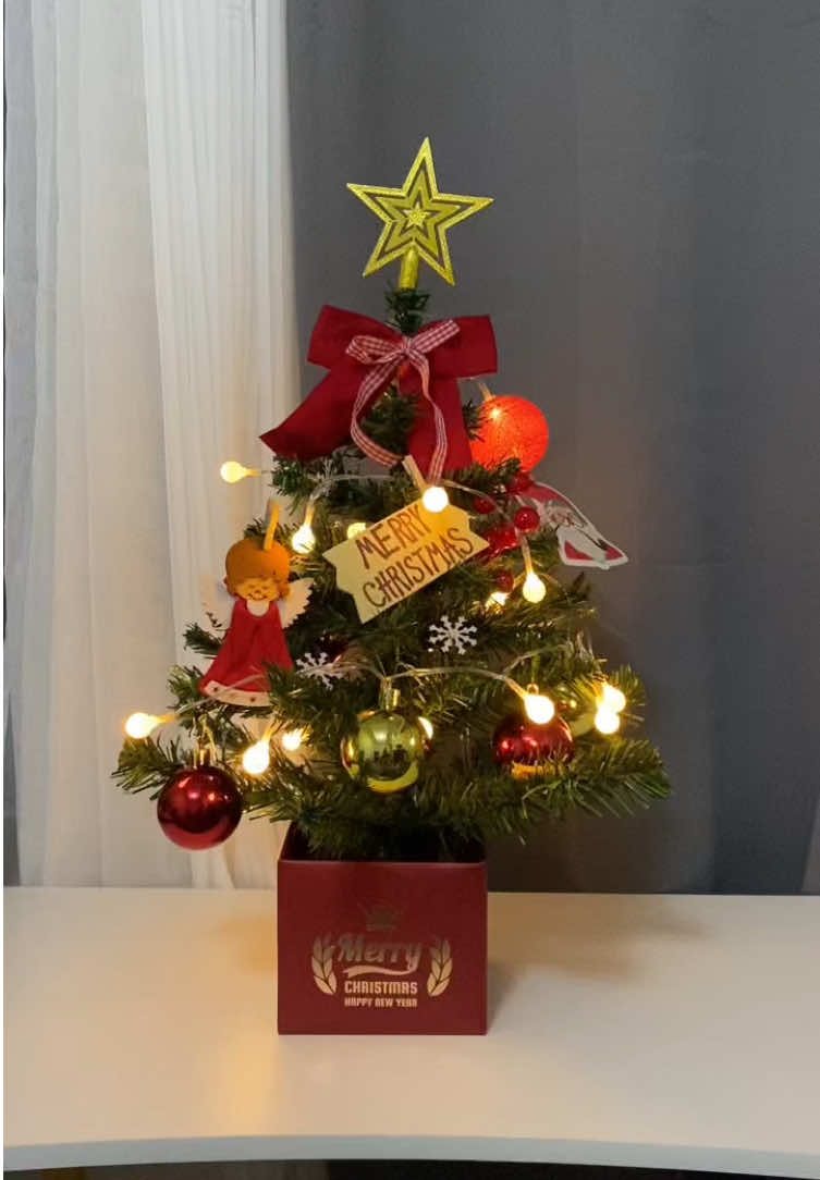 Ang cute ng christmas tree na to, ang muraa lang tas complete with lights and ornaments na! #christmastree #minichristmastree #christmas #christmasdecor #smallchristmastree 