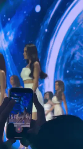 OMG đẹp chấn động. Veena in the opening of the MUT 2025 finals #veenapraveenar #missuniversethailand #missuniversethailand2025 