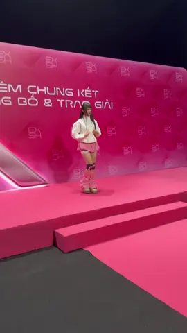 Em xinh Ánh Sáng Aza có mặt tại chung kết Em xinh say hi #exsh #anhsangaza 