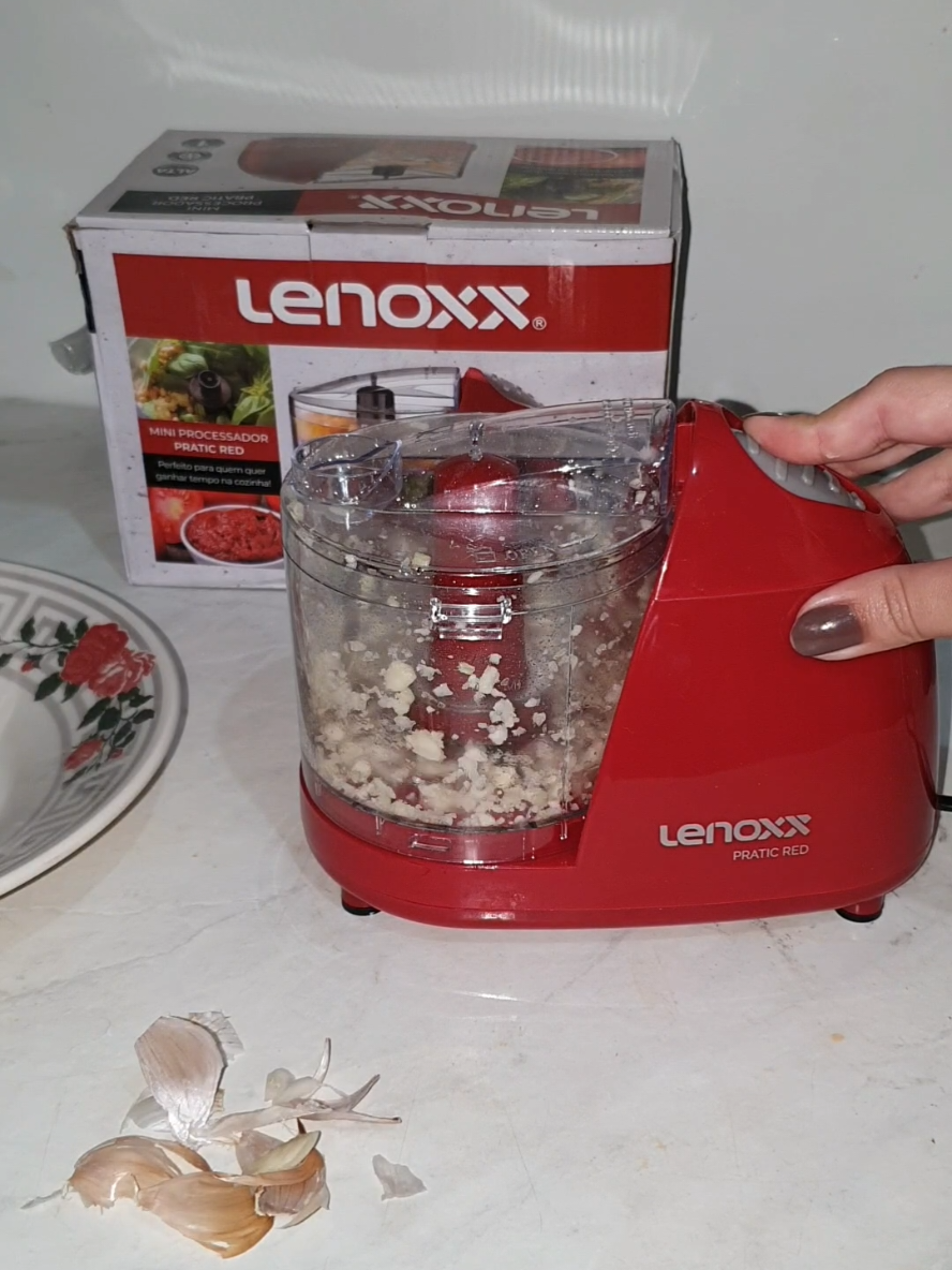Esse Mini processador vai facilitar sua vida na cozinha, já está facilitando a minha. Comprei na Shopee e amei... ID: BPY-MZP-TCF #facilidade #casa #decoracao #casaorganizada #miniprocessador 