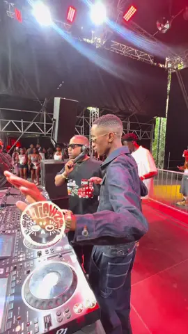 SCOTT’S MAPHUMA x FELO LE TEE SOUTH AFRICA SUPERSTARS ⭐️⭐️⭐️ thank you @pianopeopleofficial ❤️ Follow us on IG to not miss the next events : @outlawzworld_ #SAMA28 #amapiano #scottsmaphuma #southafrica #southafricatiktok🇿🇦 