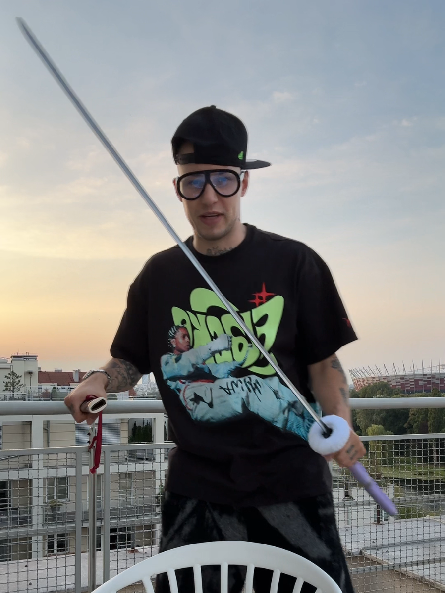 wraca wasz ulubiony unboxer! Jeśli chcesz wygrać figurkę Trafargar Law, wystarczy że nagrasz tiktoka pod dźwięk z filmiku i oznaczysz mój profil.  Za 2 tygodnie wybiorę kogoś kto dostanie figurkę, pozdro!  #zabson #labubu #onepiece #konkurs 