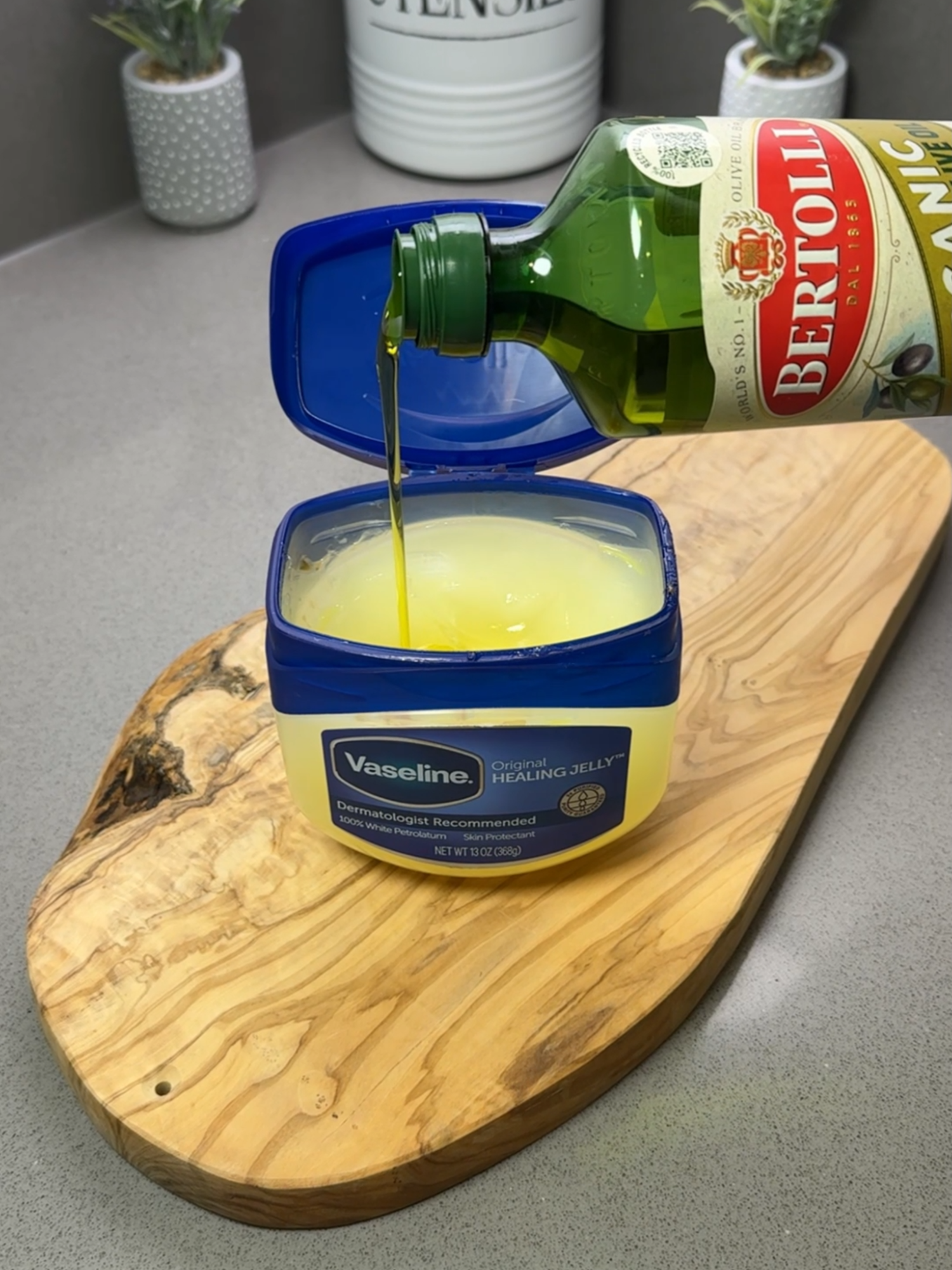 Mix vaseline and olive oil for shocking results! #vaseline #skincaretips #LifeHack