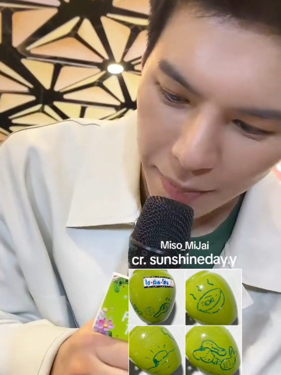 ไวมาก คัลแลนตอบถูกหมดทั้ง 4 ภาพเลยอ่า เก่งม้าก รอบโอ่งพอดี 🤭 ขอบคุณคลิปจากน้องต้านะคะ น้องได้ที่นั่งดีสุดๆเลย (แถวหน้าสุดตรงกลางเลย) ทำบุญด้วยอะไรรร 🥰 #cullen_hateberry  #cullenhateberry  #aisfamilytime  #ais5gxพี่จองคัลแลน  #ฟีดดดシ 