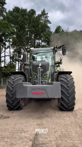 @Klaudusiaaa ❤️ @GrKasperek🍁 @Tomek🍁 @ŁAKSZ @🚜cZern1ś🚜 ||#dlaciebie #grkasperek #PivkoTeam #fendt #viral 
