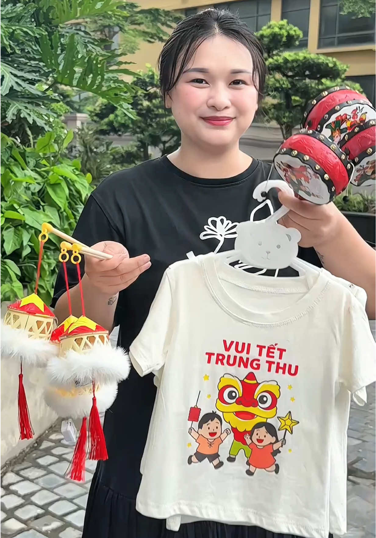 Mua 1 tặng 2 tính tiền 3 là từ đời nào rồi #nhatranxoai #thoitrangbeyeu #vairalvideo #thoitrangtreem #aotreem 