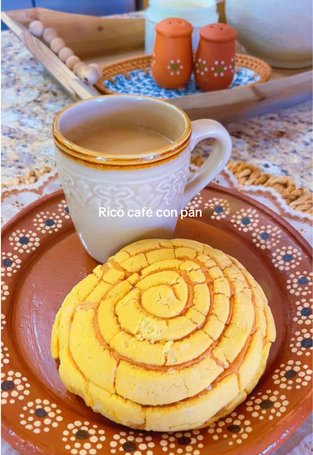 Buenos días☀️Rico cafecito con pan 🤎#buenosdias #cafe #pan #cafedeolla #parati 