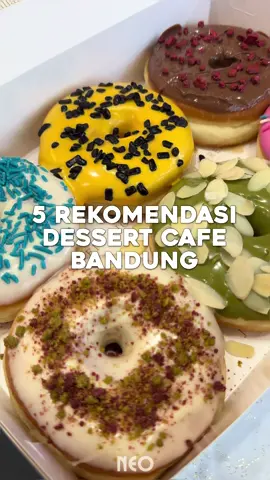 Selain terkenal sebagai tempat wisata, Bandung juga terkenal sebagai surganya aneka kuliner. Setiap jajanan atau makanan di Bandung punya keunikan dan cita rasa yang berbeda-beda termasuk kuliner makanan dessert Berikut 5 daftar dessert cafe yang bisa kalian coba saat di Bandung #bandung #jajananbandung #kulinerbandung #dessertcafe #dessertbandung