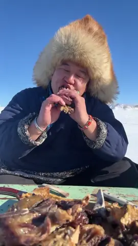 العائلة المنغولية تستهلك 12 كيلو غراما من اللحم والشحم يوميا في فصل الشتاء الطويل 🥶🤯!! #food  #لحم #منغوليا #explore 