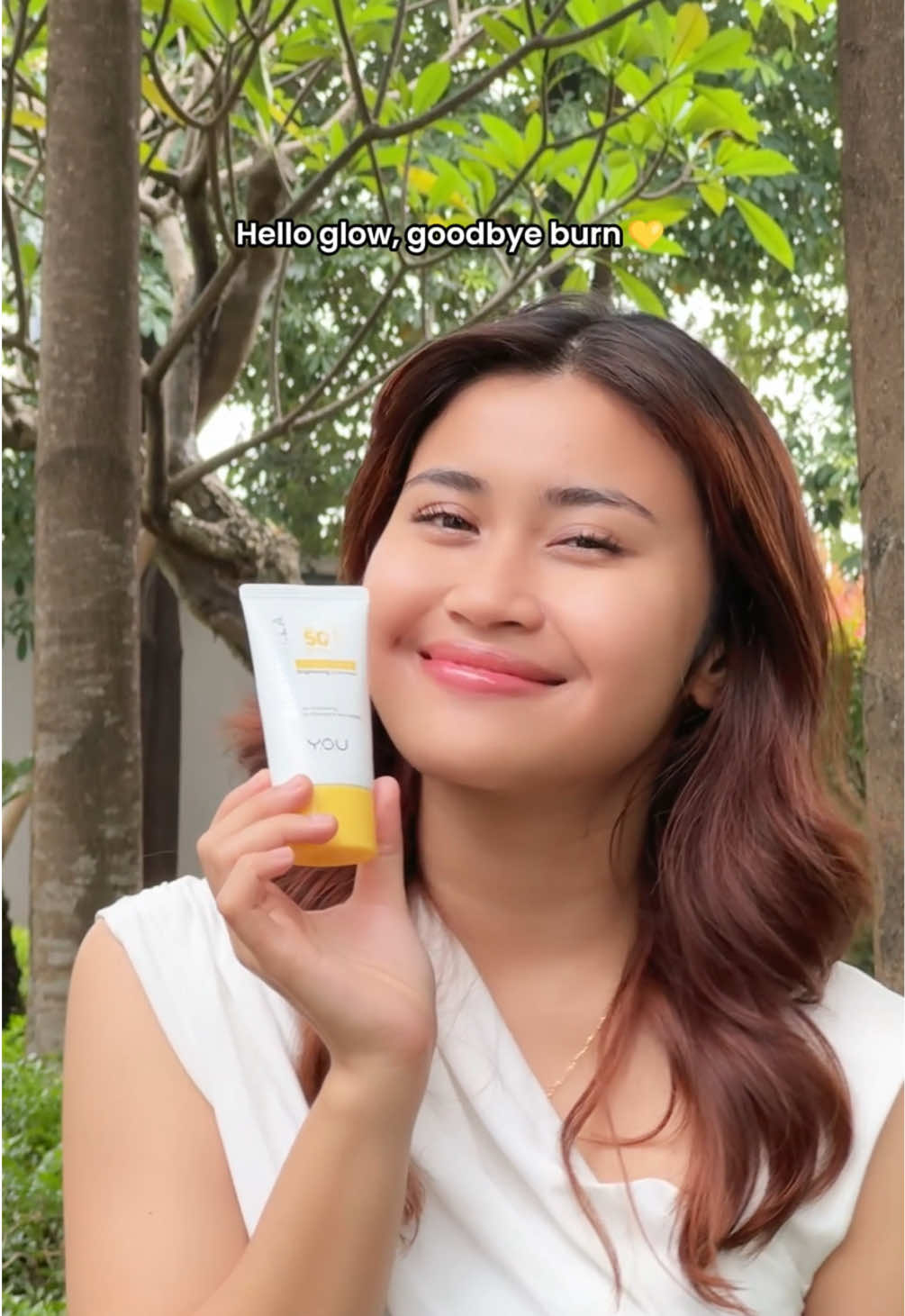 Glow jalan terus, gosong minggir! 😎 siapa nih yang pake Sunbrella juga?😍 #AntiPanikDiBawahTerik #SunbrellaSunscreen #YOUSkincare #YOUROWNUNIQUE #Sunscreen 