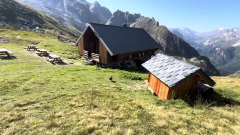 joli refuge#Hiking #mountain #refuge 