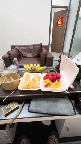 我什么都没有，只有一个不确定的明天和一个不知道的未来！