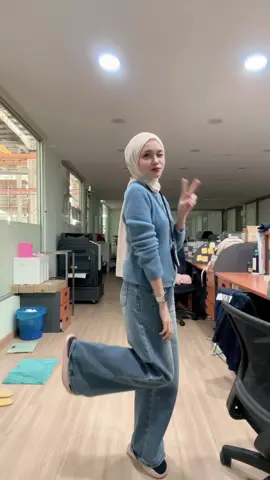 pose manja sikit 😜 #foryou #fyp 