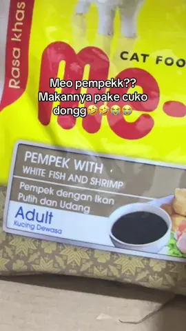 Baru tau ada meo rasa pempek wkwkw #meo #makanankucing 