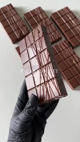 Шоколадна плитка Дубаї з фісташкою та фундуком #цукеркиукраїна #chocolatebar #chocolatebonbons #chocolate #шоколаднінабори 