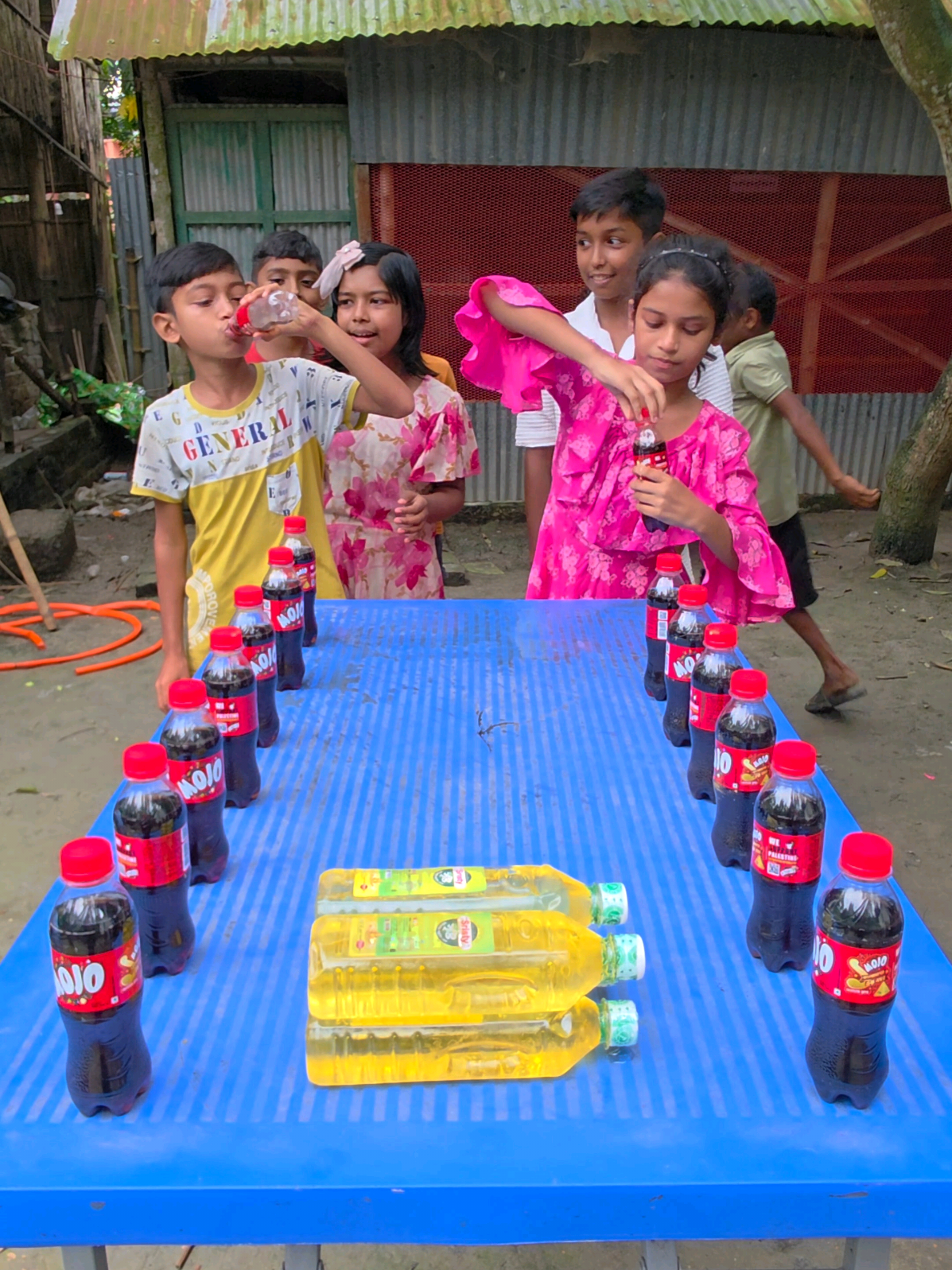 কোলড্রিংস খেয়ে জিতে নাও আকর্ষণীয় উপহার। #viral #village_game #viralvideo #tiktok #game 