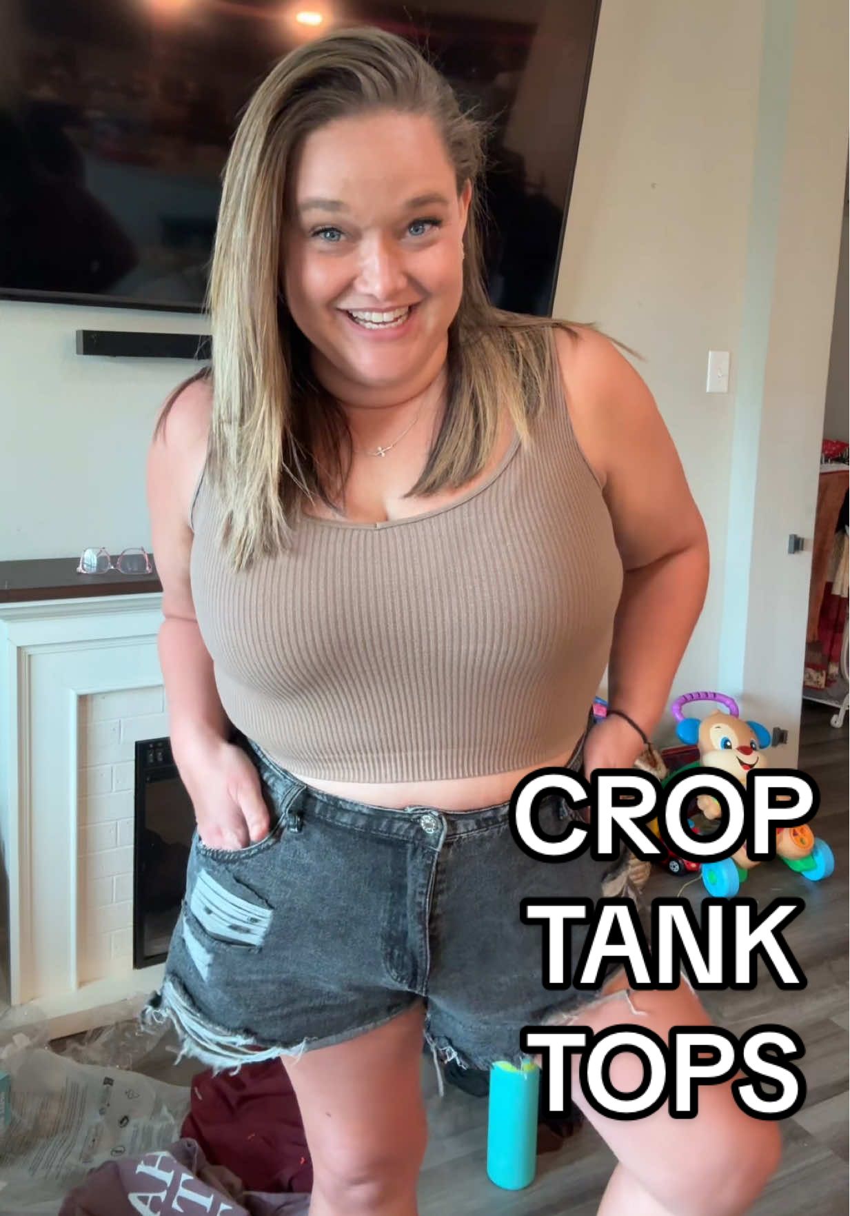 Your new favorite crop is here! Perfect for layering or rocking solo with high-waisted jeans or leggings. 💕 #CropTopStyle #VNeckBralette #WardrobeEssentials #croptops #plussizeootd 