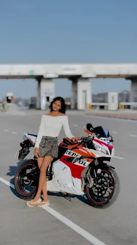 CBR 6 ❤️🥺#onemillionaudition #srilankan_tik_tok🇱🇰 #trending #fyp #mt07yamaha #tangalle #viral #cbr600rr  #girlandbike 