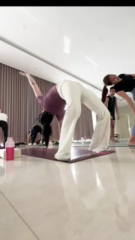 Singkat padat gedubrak😝 #yoga #yogatok #yogasurabaya #yogasby 