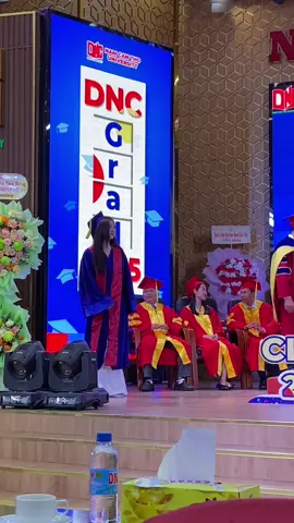 Cuối cùng ngày này cũng đến, nhớ ngày nào còn là cô tân sinh viên mà giờ đã là một cử nhân rồi nhanh thật. Cảm ơn gia đình và bạn bè đã luôn ở bên và luôn tin tưởng con 🥰🫶 #namcanthouniversity #dnc #2025#totnghiepdaihoc#xh #fyp 