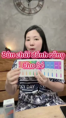 Bộ 12 bàn chải đánh răng trẻ em Tootoo cao cấp là lựa chọn tuyệt vời cho bé từ 1 đến 12 tuổi, giúp hình thành thói quen chăm sóc răng miệng khoa học. Mỗi bàn chải có màu sắc tươi sáng, tay cầm vừa vặn với bàn tay nhỏ, dễ cầm nắm. Lông bàn chải mềm mại, an toàn cho nướu nhạy cảm, giúp làm sạch mảng bám, ngăn ngừa sâu răng hiệu quả. Sản phẩm thiết kế theo từng tháng, đảm bảo phù hợp độ tuổi, hỗ trợ bé đánh răng đúng cách. Với hộp 12 chiếc, ba mẹ dễ dàng thay bàn chải định kỳ, giữ vệ sinh tối ưu. Bàn chải đánh răng trẻ em Tootoo chính hãng – an toàn, tiện lợi, bảo vệ nụ cười khỏe đẹp cho bé yêu. #banchaidanhrang #banchaidanhrangchobe #banchaidanhrangchotre #banchaidanhrangtreem #xuhuong 