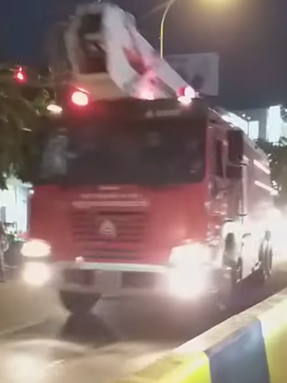FIRE TRUCKS CAMBODIA 🇰🇭 #cambodiatiktok #firetruck #bomberos #siren #horn 