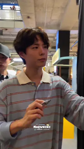 ใจสั่ร มือสั่น โอ้ยย น่ารักมากกกกกกก Thank you for your kindness 🩵 #PARKBOGUM #박보검 #พัคโบกอม #PARKBOGUM_POPUP_BKK