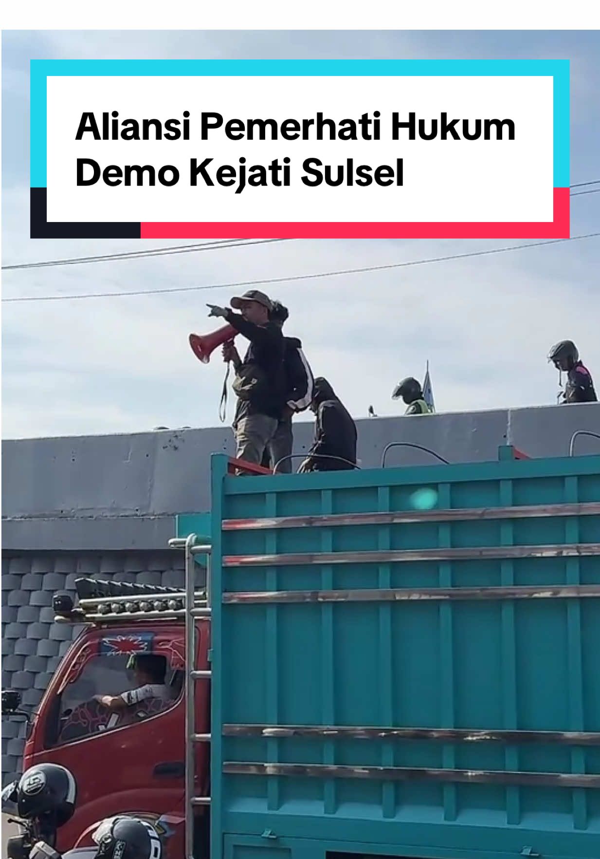 Aliansi Pemerhati Hukum demo di Kejati Sulsel terkait adanya dugaan monopoli yang dilakukan oknum jaksa terkait pengadaan bibit program ketahanan pangan di desa di Kabupaten Bulukumba. #infosulsel  #bulukumba  #ketahananpangan  #kejatisulsel 