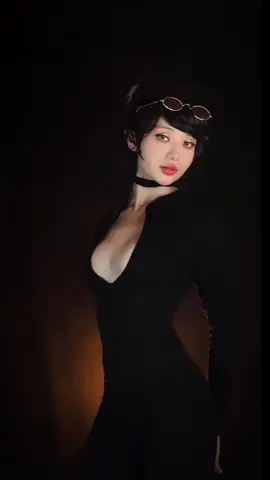 I’ve been waiting to cosplay her for MONTHS #selenakyle #catwoman #catwomancosplay #dccomics #dccosplay 